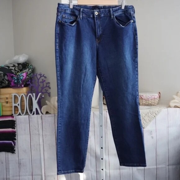 Tommy Hilfiger sz 14 Dark Wash Straight Leg Jeans NWOT - Picture 1 of 8